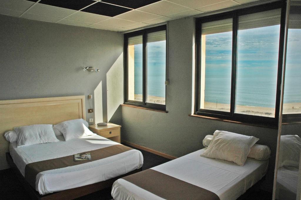 Logis Hotel Restaurant Mar I Sol Saint-Cyprien (Pyrenees-Orientales) Kamer foto