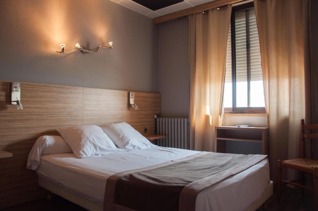 Logis Hotel Restaurant Mar I Sol Saint-Cyprien (Pyrenees-Orientales) Kamer foto