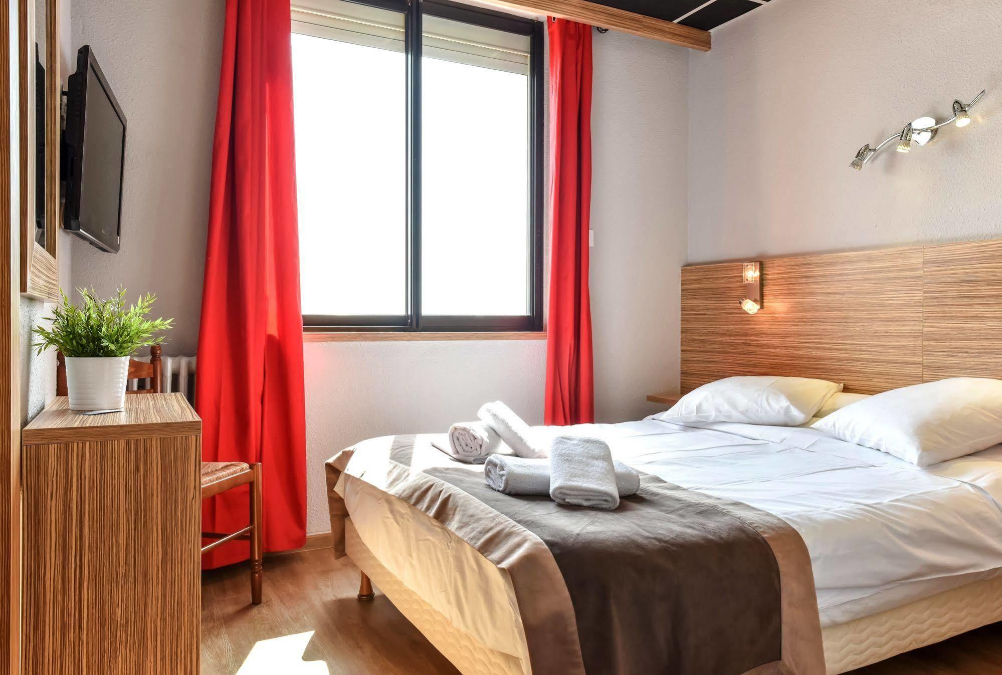 Logis Hotel Restaurant Mar I Sol Saint-Cyprien (Pyrenees-Orientales) Buitenkant foto