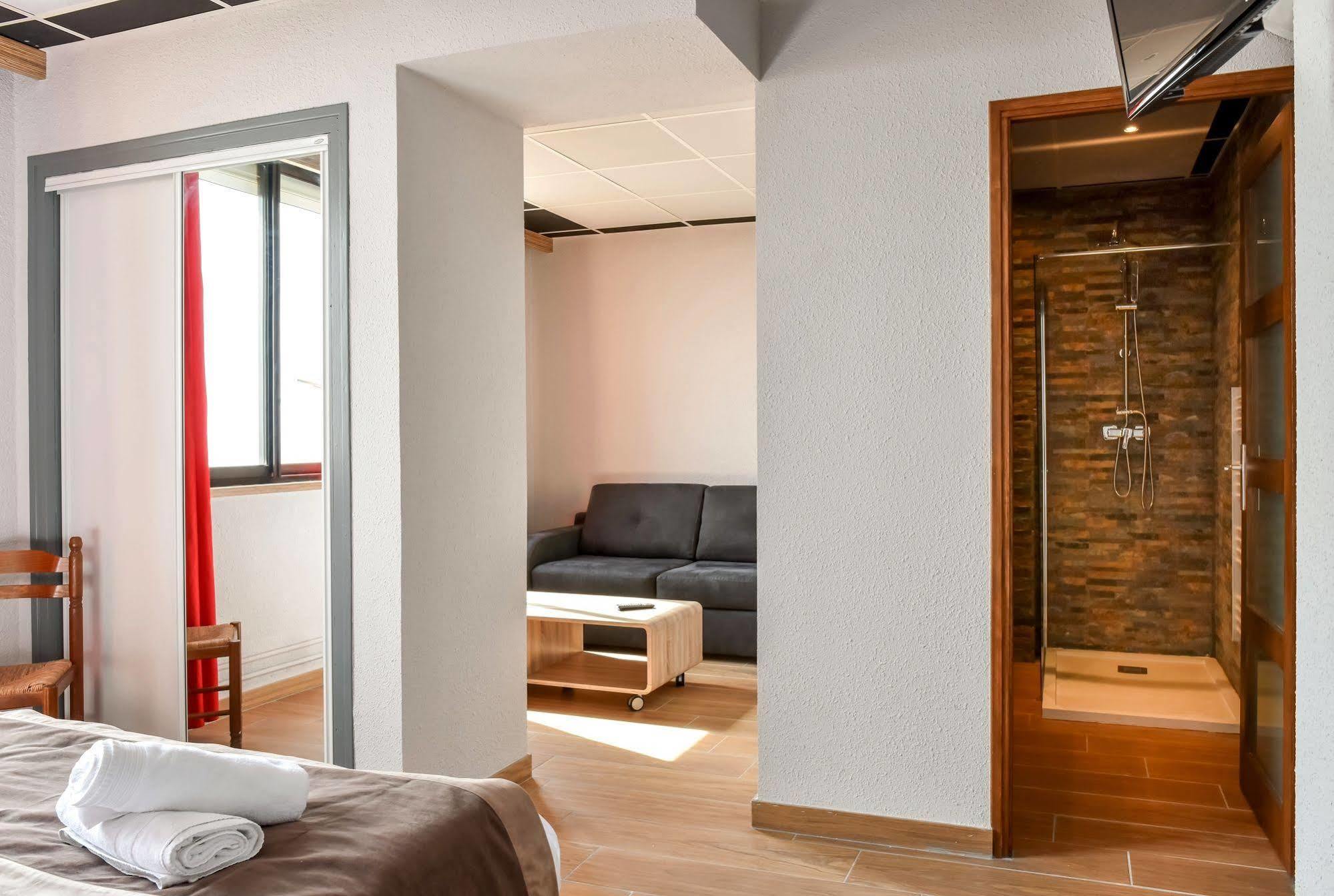 Logis Hotel Restaurant Mar I Sol Saint-Cyprien (Pyrenees-Orientales) Buitenkant foto