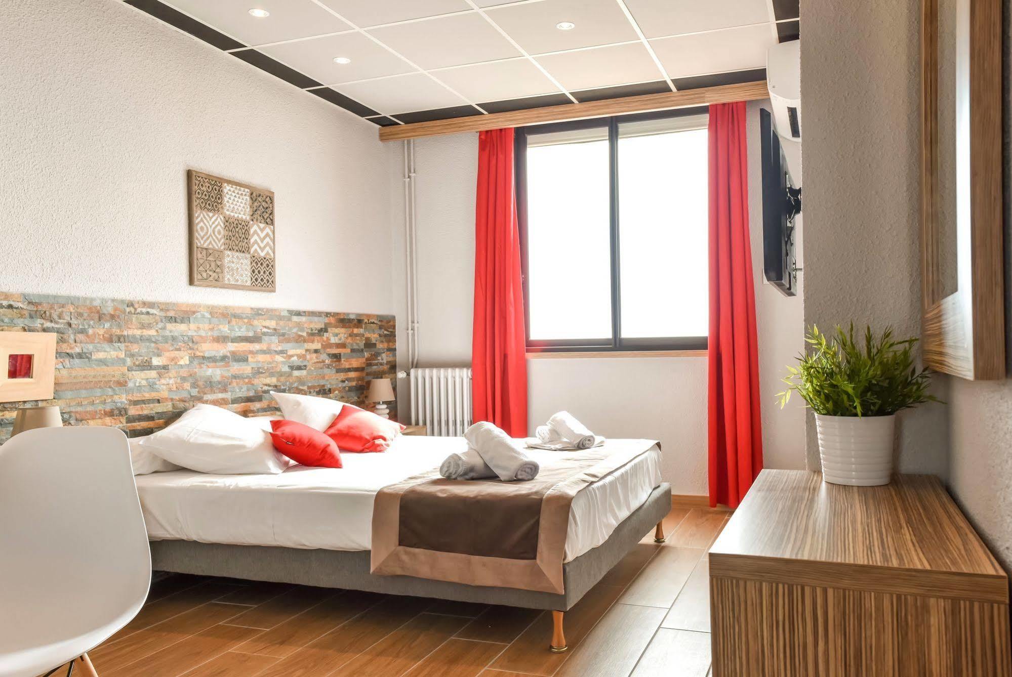 Logis Hotel Restaurant Mar I Sol Saint-Cyprien (Pyrenees-Orientales) Buitenkant foto